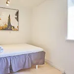 14 Person In Ronne-by Traum