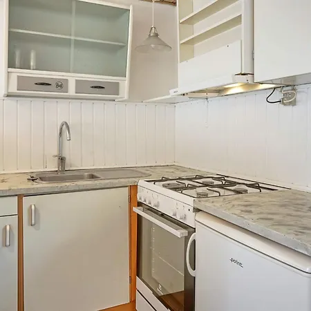 14 Person In Ronne-by Traum