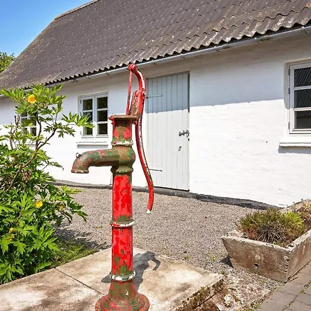 14 Person In Ronne-by Traum *