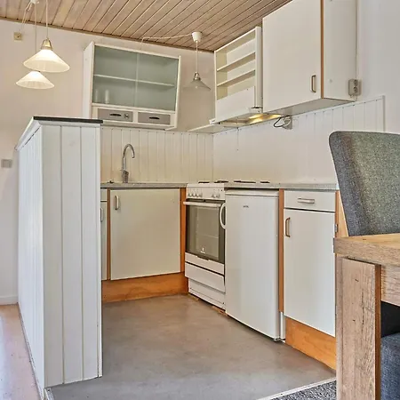 14 Person In Ronne-by Traum Rønne